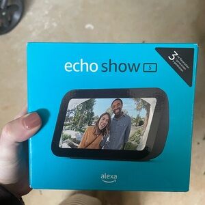 Amazon Echo Show 5 in Black